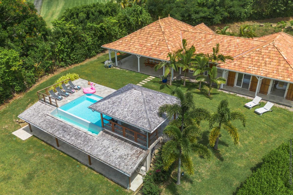 Location villa Martinique - Vue drone carbet et piscine